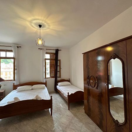 Central Charm Apartments Vlorë Esterno foto