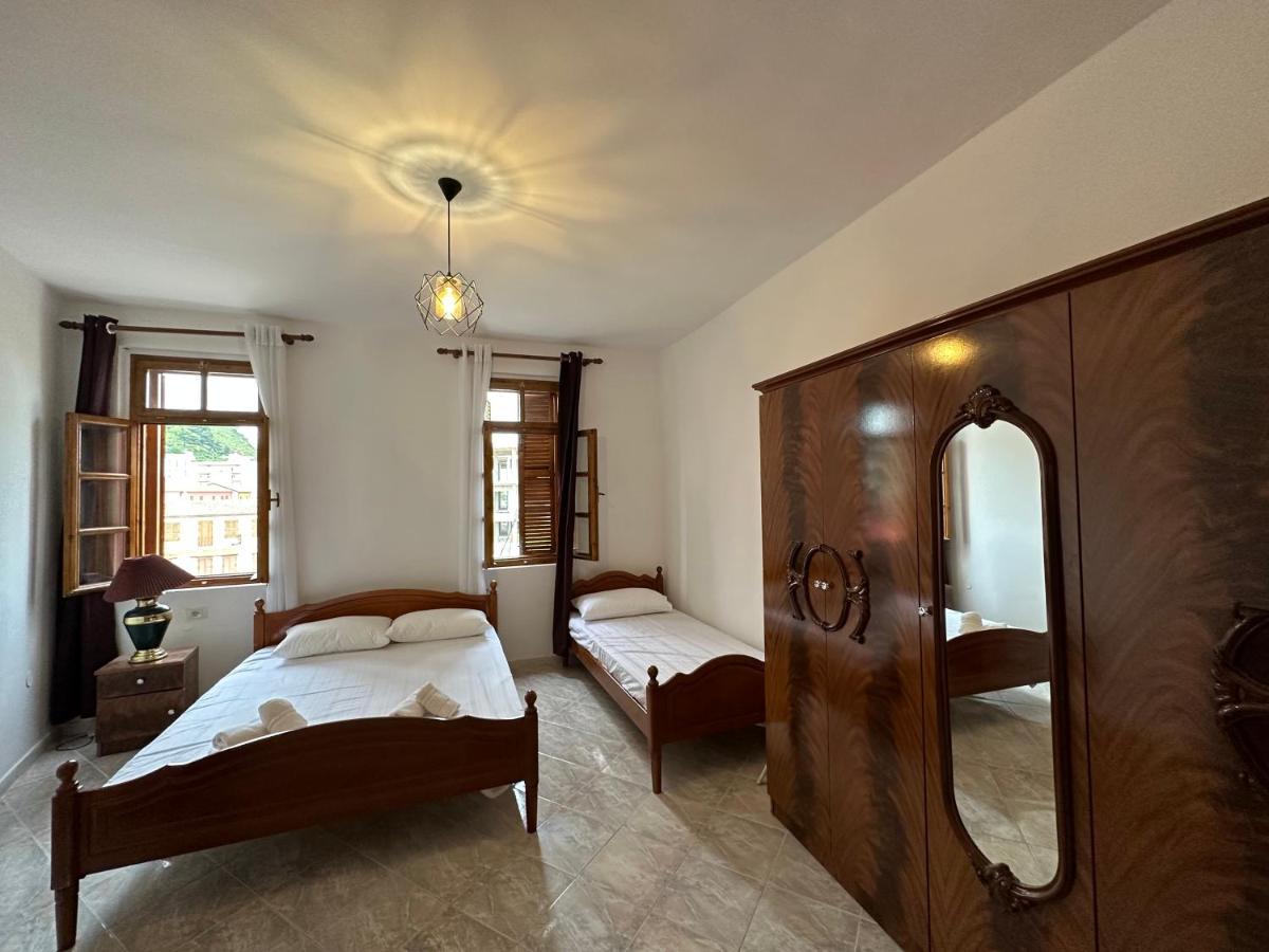 Central Charm Apartments Vlorë Esterno foto