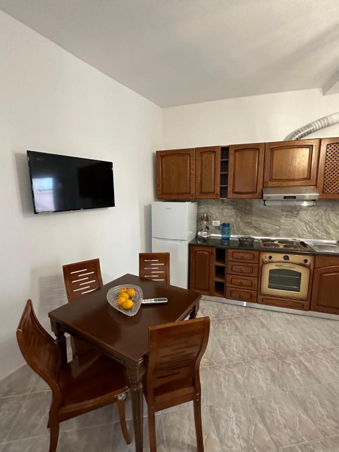 Central Charm Apartments Vlorë Esterno foto