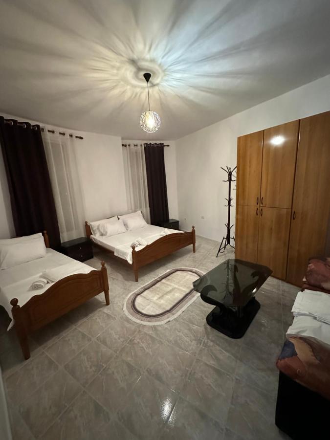 Central Charm Apartments Vlorë Esterno foto