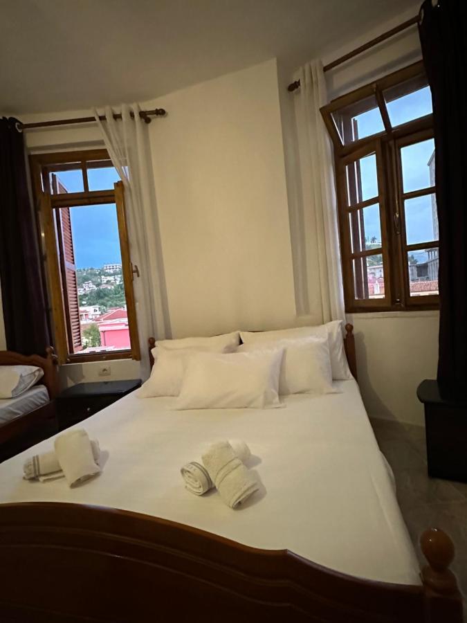 Central Charm Apartments Vlorë Esterno foto